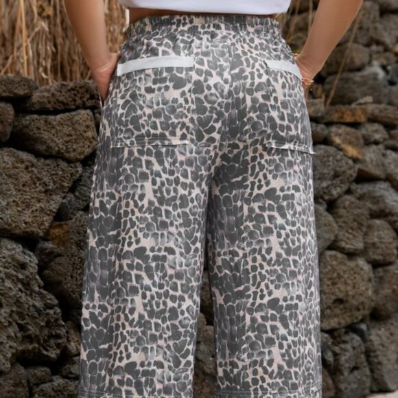 Plus Size Leopard Patch Pocket Drawstring Pants - Picture 2 of 4